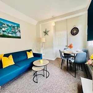Vibes: Artisan With Free Parking In , Southend-on-Sea United Kingdom
